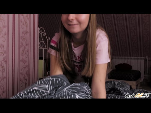 ❤️ Blondie uning BFF ning chuqur so'radi va uning og'ziga Jum oladi ❤️❌ Sifatli pornoda bizda ﹏